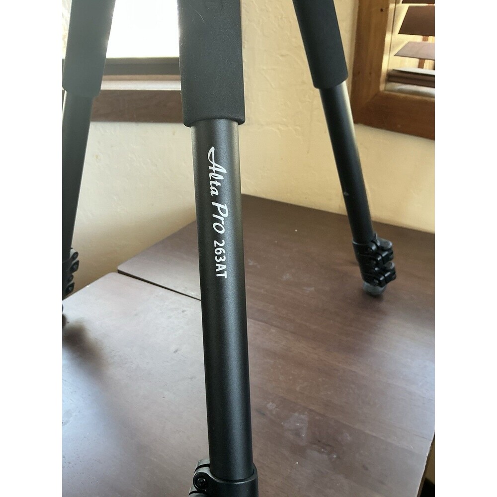 Vanguard Alta Pro 263AT Aluminum-Alloy Tripod Kit with TBH-250 Ball Head, Case - Picture 2 of 5